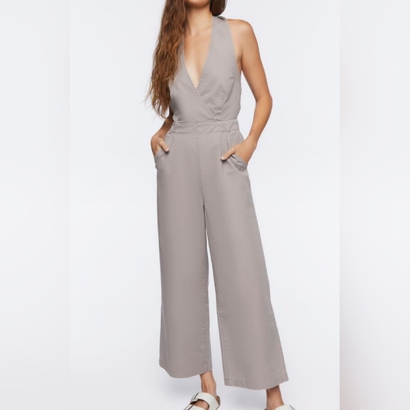 Tie back Jumpsuit. Khaki halter jumper size M - Picture 5 of 6